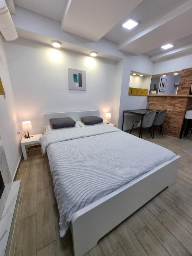 Elegant Yellow Submarine Apartment Belgrade Exterior photo
