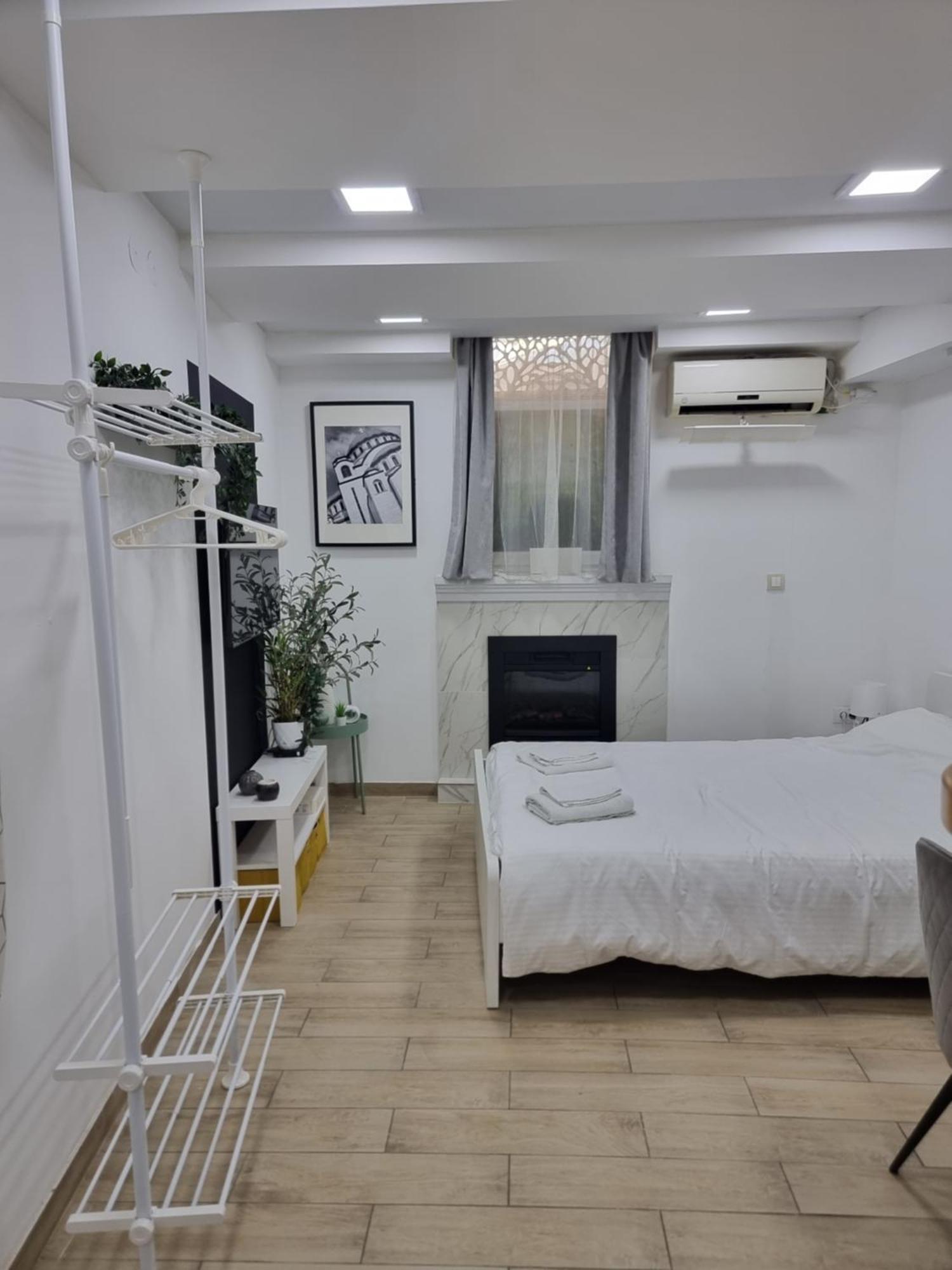Elegant Yellow Submarine Apartment Belgrade Exterior photo
